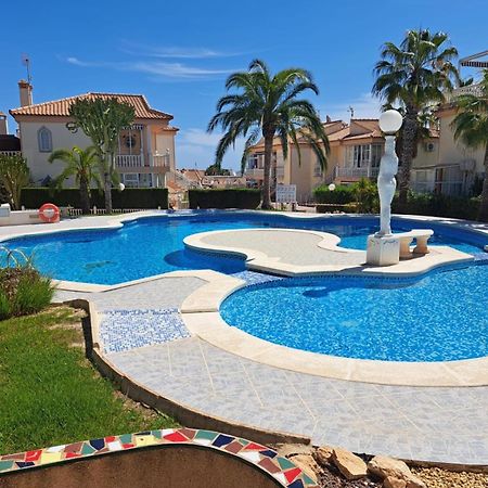 Schoenes Ruhiges Rooftop Apartment Mit Grosser Dachterrasse Torrevieja Exterior foto
