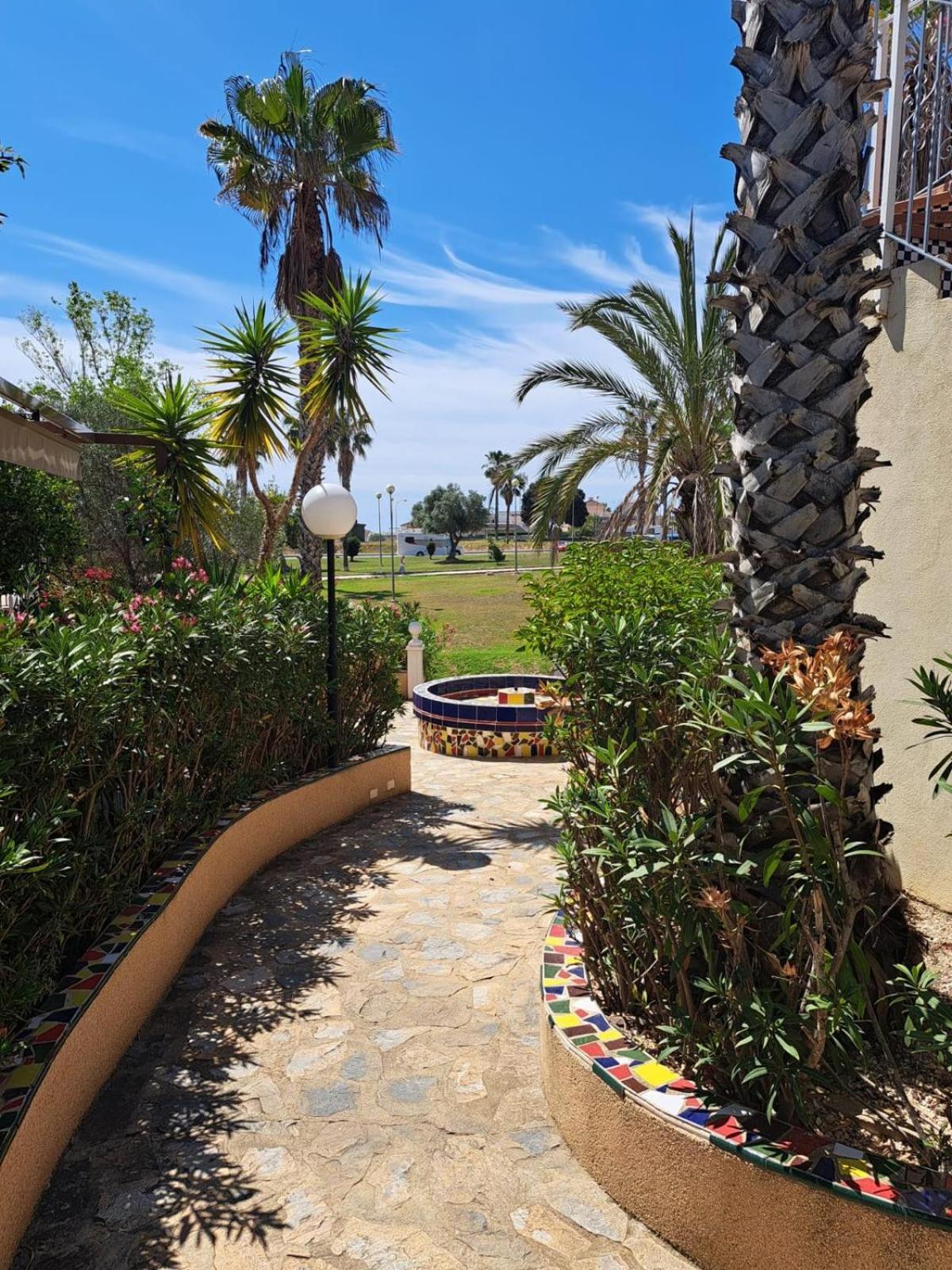 Schoenes Ruhiges Rooftop Apartment Mit Grosser Dachterrasse Torrevieja Exterior foto